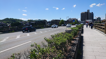 宇治橋の上から