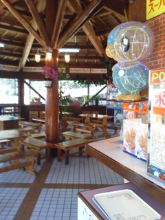 ２人が食事を取った店